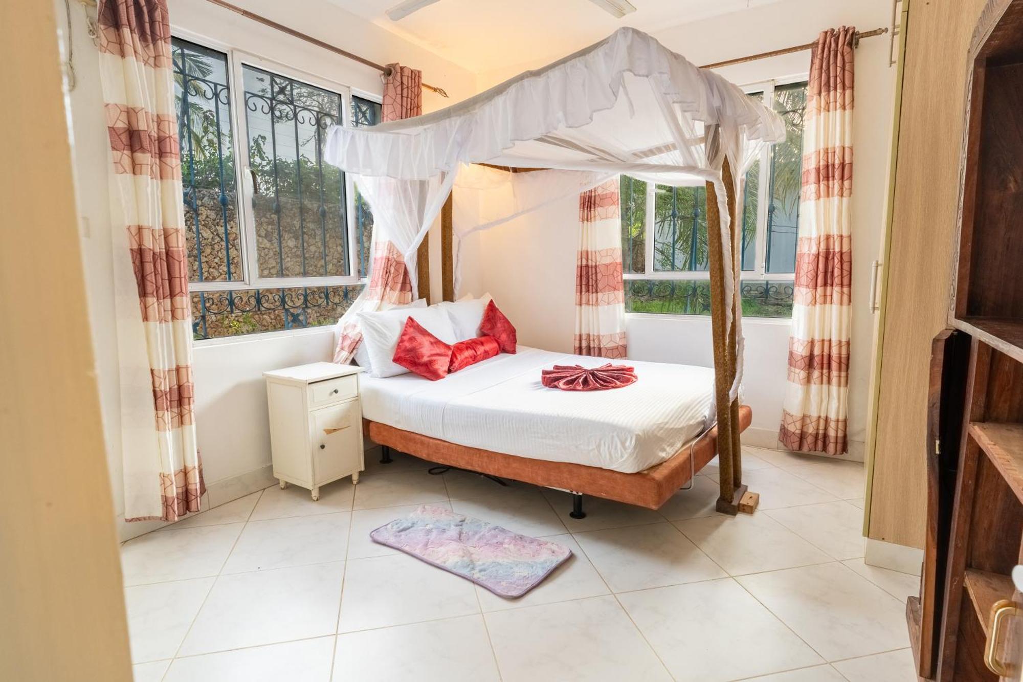 Queens Chateau Boutique Villa Diani Beach Exterior photo