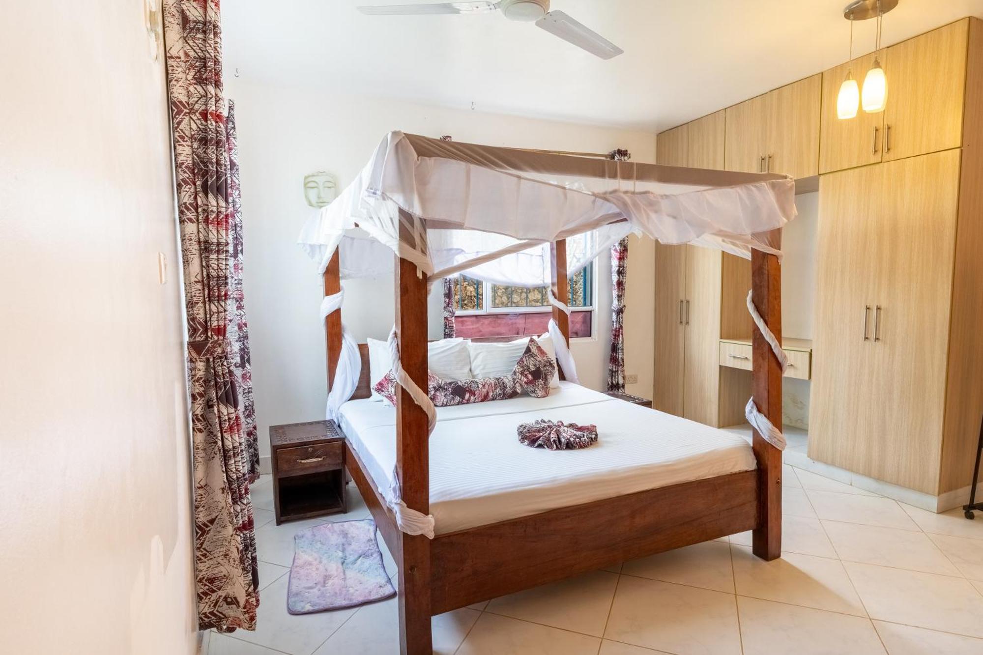 Queens Chateau Boutique Villa Diani Beach Exterior photo