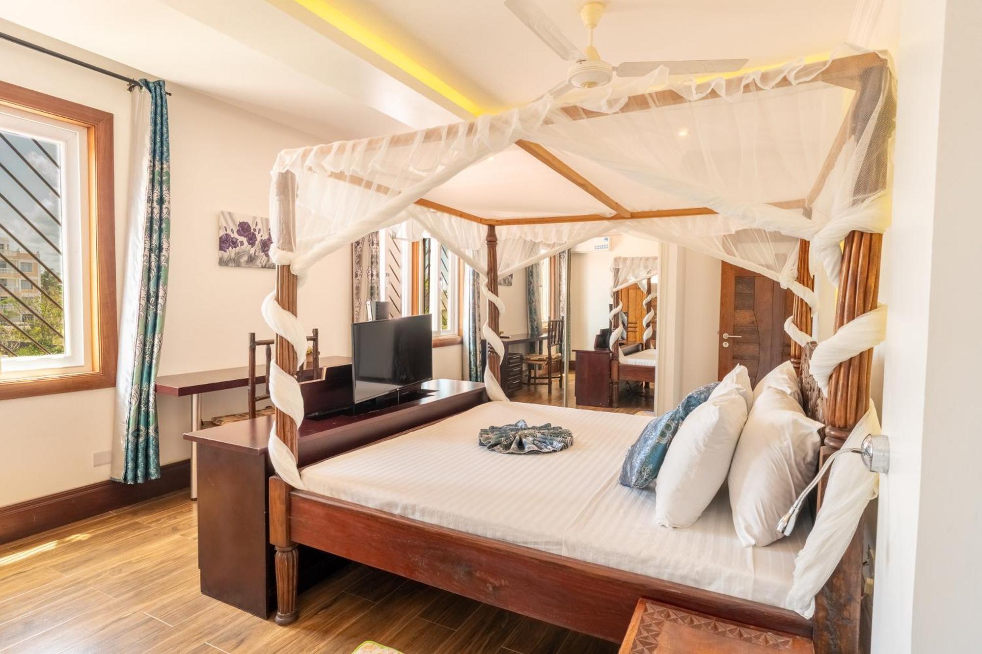 Queens Chateau Boutique Villa Diani Beach Exterior photo